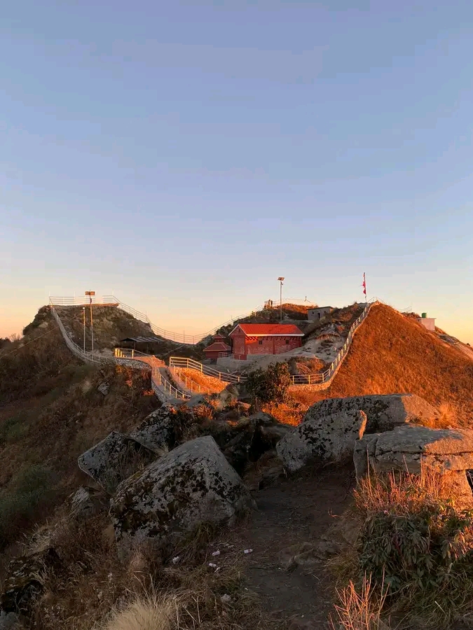 “हजारौं पर्यटक को रोजाई बेथानचोक नारायणस्थान”