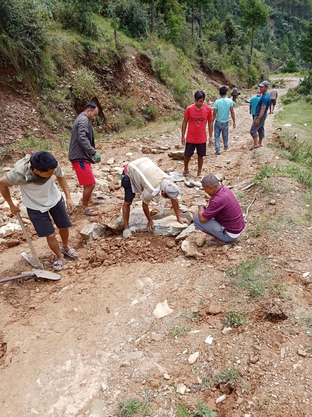 नाग्रेगर्चेमा जनश्रमदानमार्फत सडक मर्मत सम्पन्न