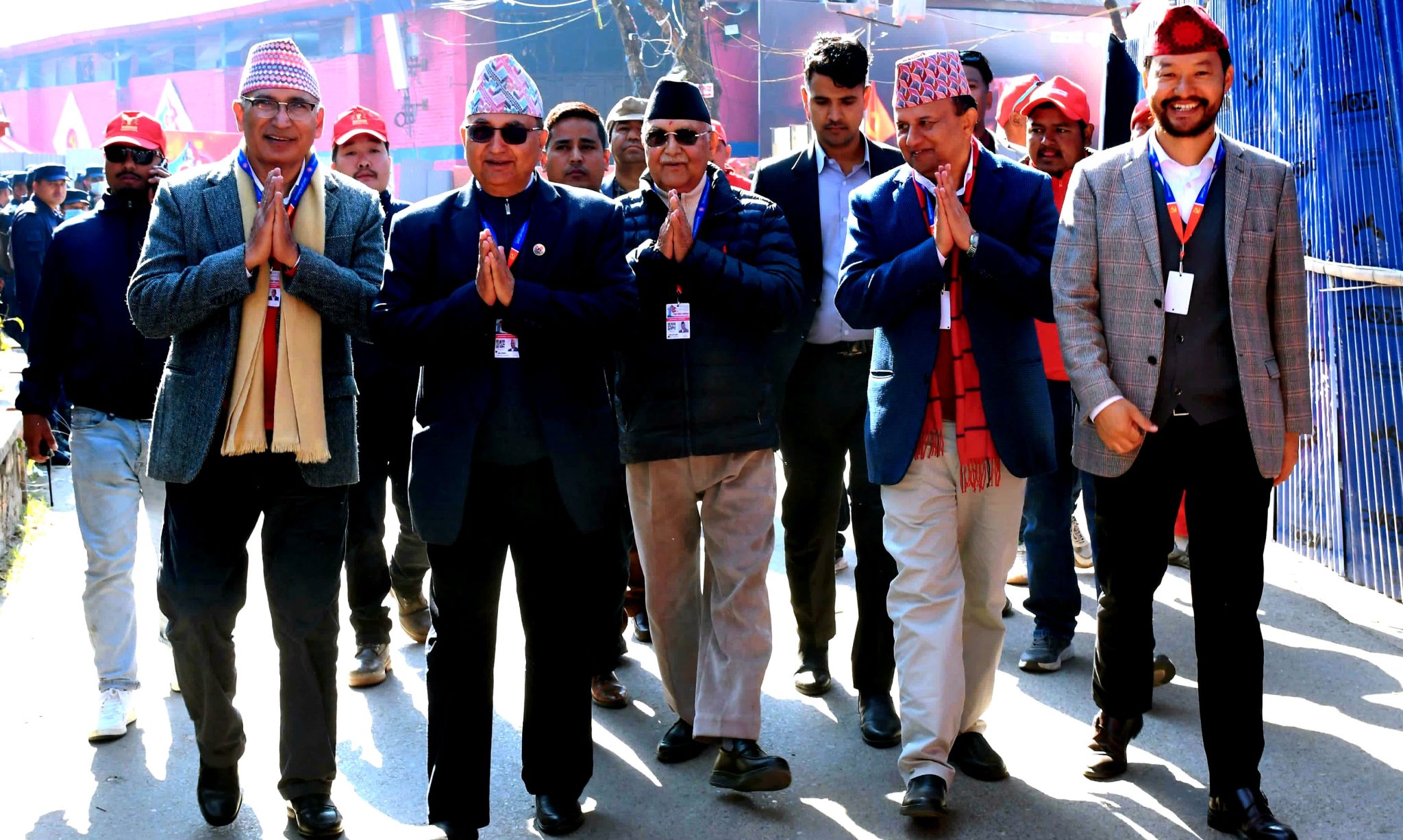 एमाले ११औँ महाधिवेशनमा नयाँ नेतृत्व चयनका लागि मतदान जारी, अध्यक्षमा ओली–पोखरेलबीच प्रतिस्पर्धा