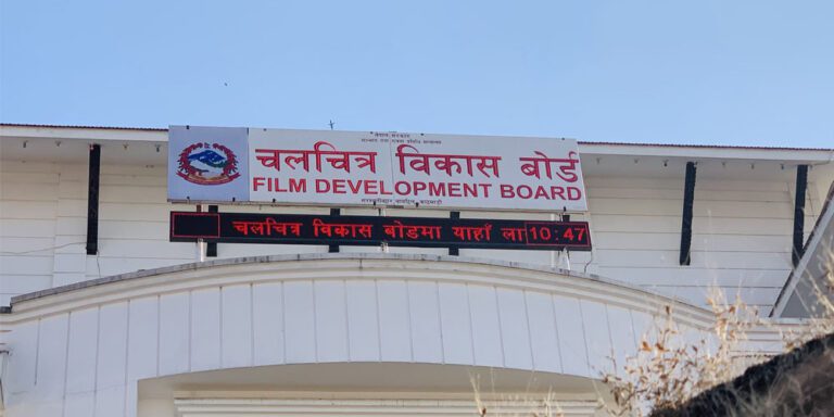 चलचित्र ‘आ बाट आमा’को बक्सअफिस कमाइ चार करोड नाघ्यो