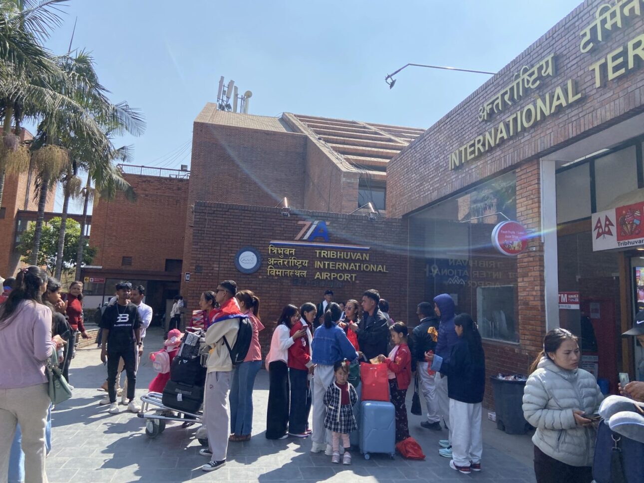 इरान–अमेरिका तनावको असर नेपाली श्रमिकमा, विदेश उडान रोकिँदा विमानस्थलमा अलपत्र