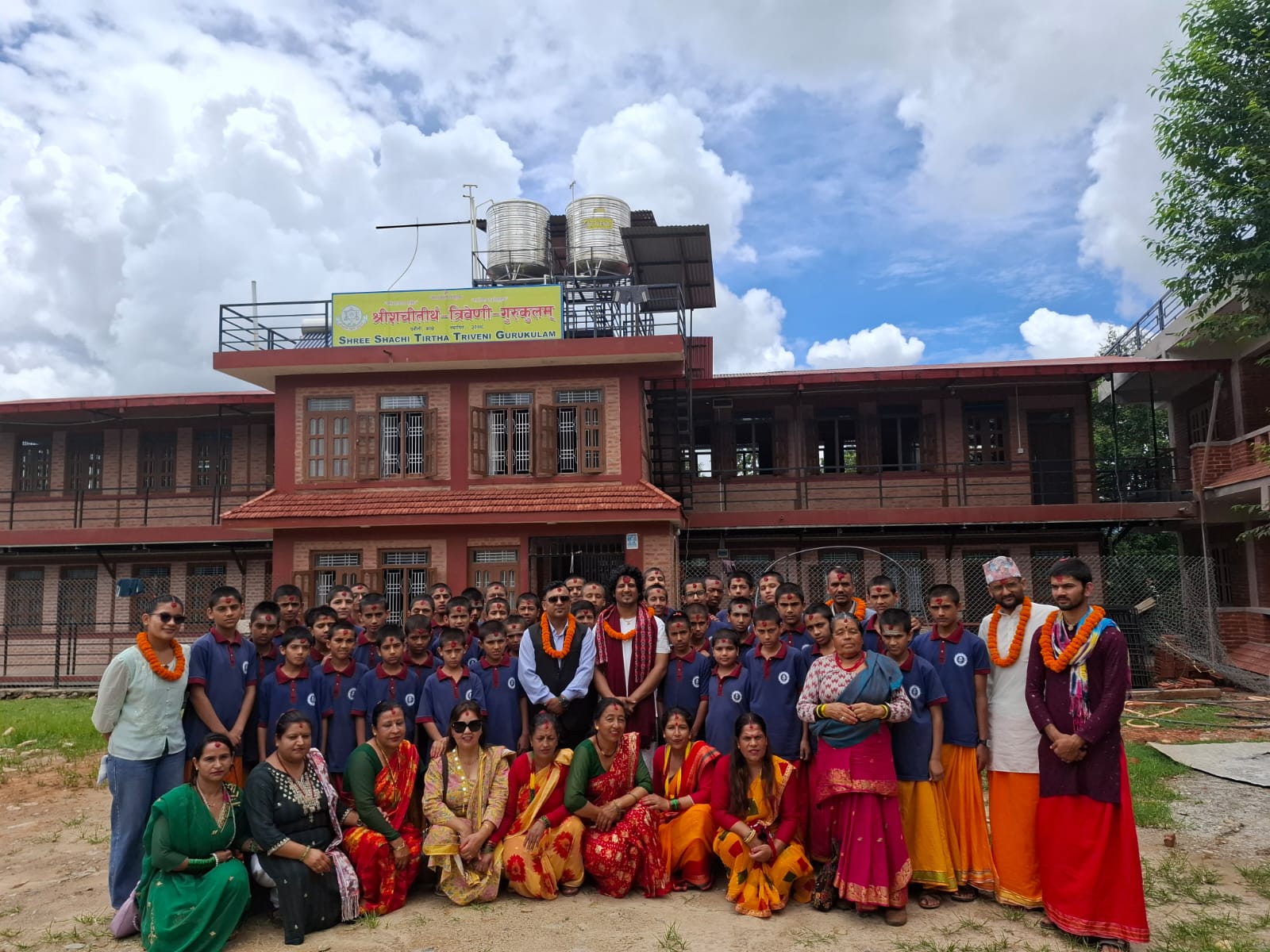 गुरुपूर्णिमाको अवसरमा श्री शचितीर्थ त्रिवेणी गुरुकुलमा बटुक तथा गुरु भोजन
