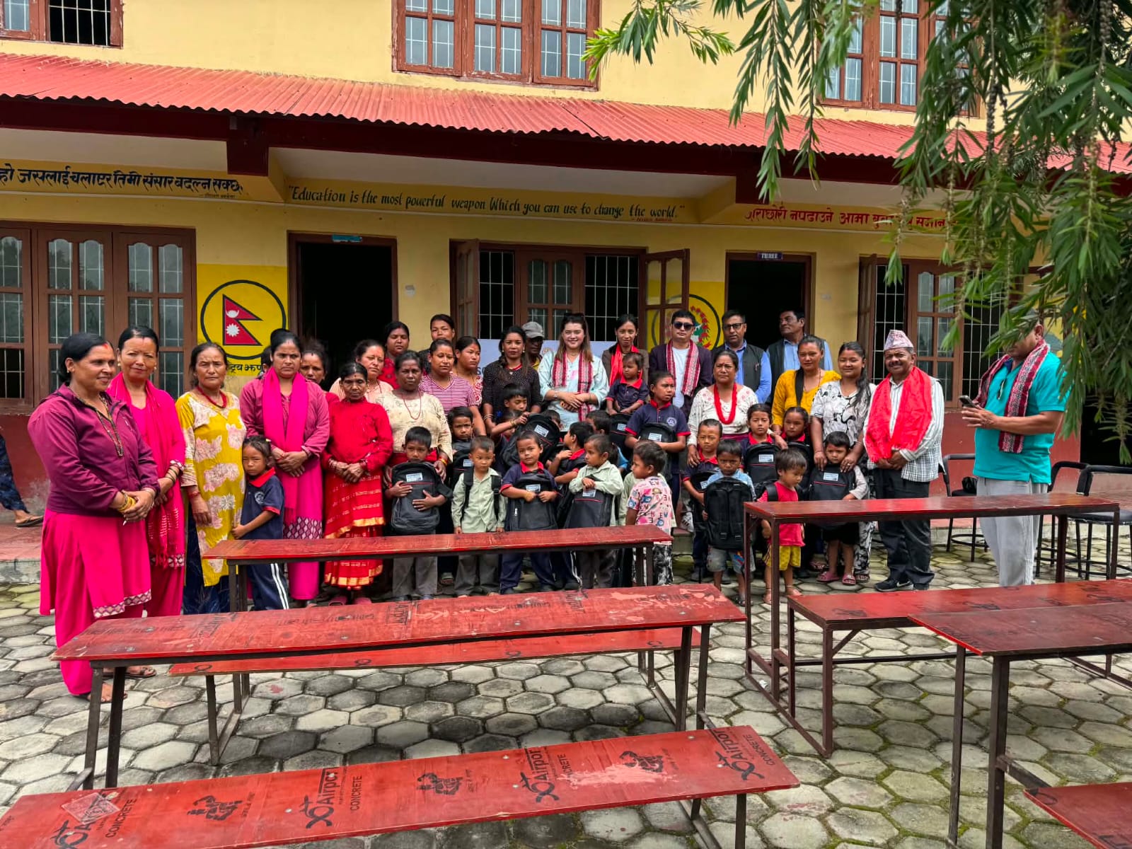 मन्डनदेउपुर नगरपालिका काभ्रेका चार विद्यालयका विद्यार्थीलाई झोला तथा स्टेशनरी सामग्री वितरण